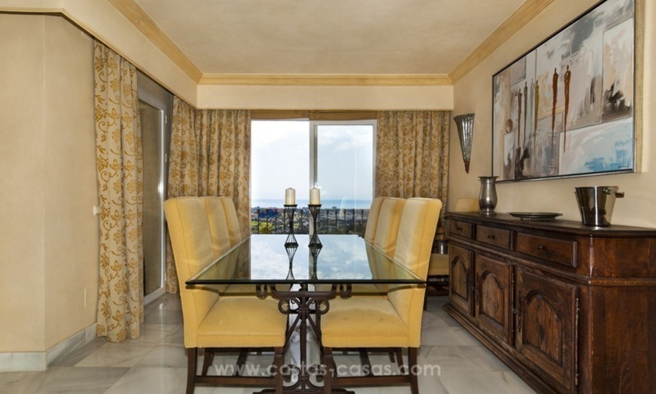 Vistas panorámicas al mar de 3 dormitorios Apartamento Ático en venta en Marbella - Benahavis 7