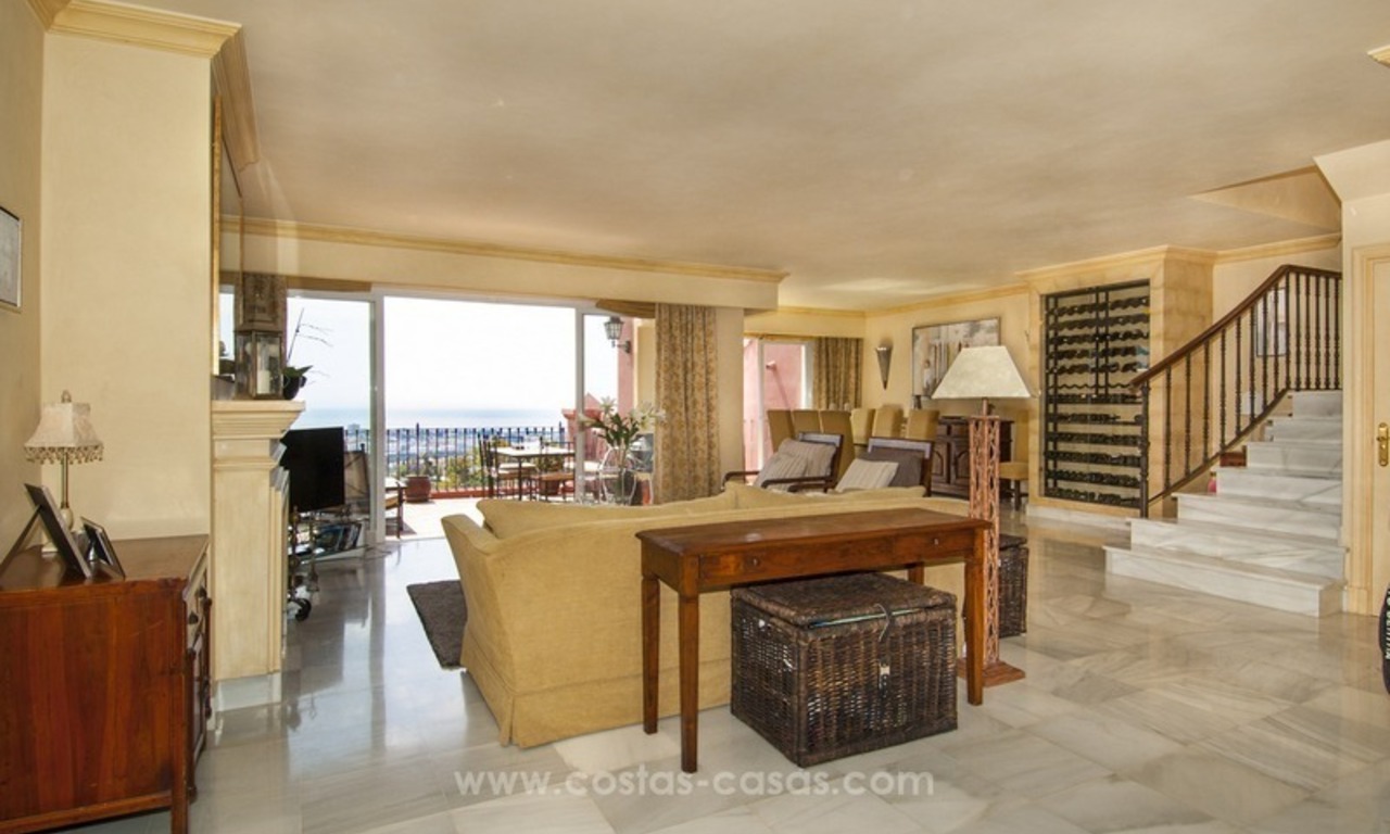 Vistas panorámicas al mar de 3 dormitorios Apartamento Ático en venta en Marbella - Benahavis 4