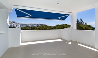 Playas del Duque a la venta: Apartamento totalmente Reformado en primera línea de playa en Puerto Banús, Marbella 7
