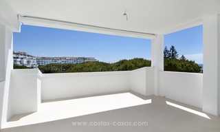 Playas del Duque a la venta: Apartamento totalmente Reformado en primera línea de playa en Puerto Banús, Marbella 14