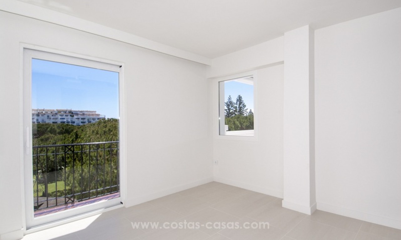 Playas del Duque a la venta: Apartamento totalmente Reformado en primera línea de playa en Puerto Banús, Marbella 20