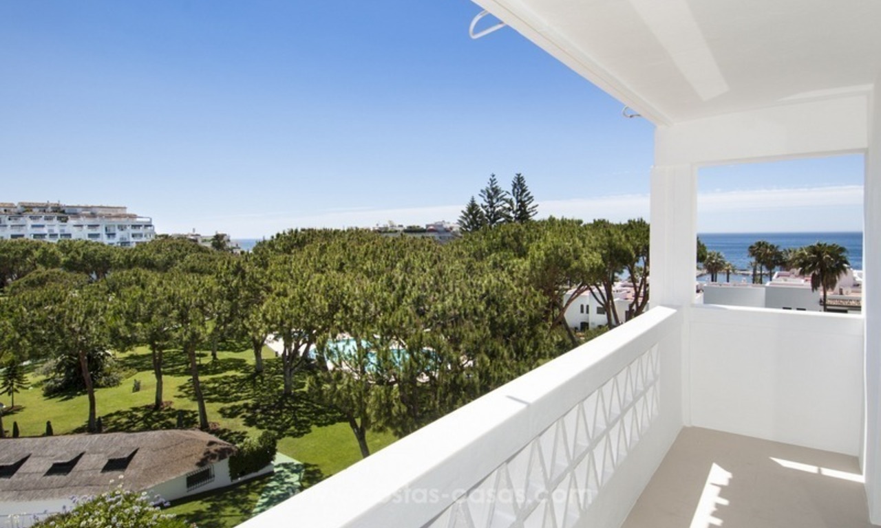 Playas del Duque a la venta: Apartamento totalmente Reformado en primera línea de playa en Puerto Banús, Marbella 26