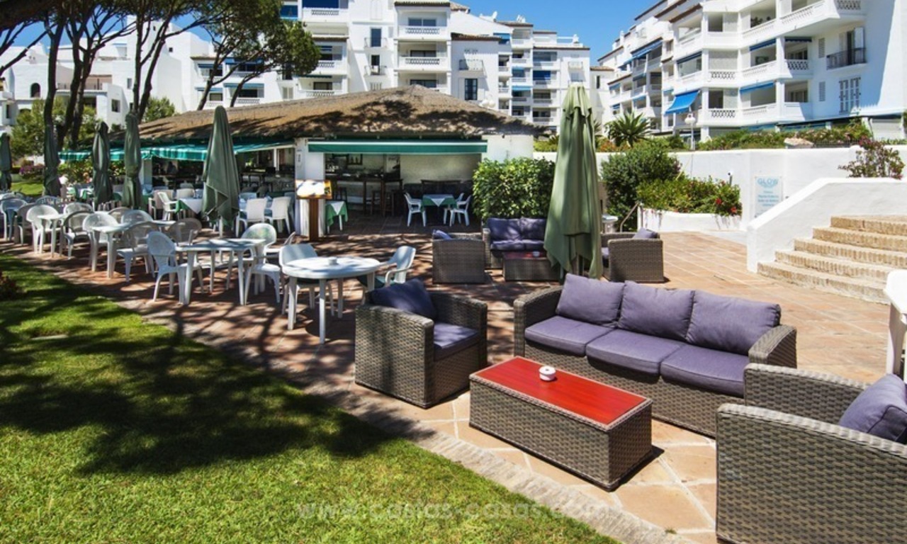 Playas del Duque a la venta: Apartamento totalmente Reformado en primera línea de playa en Puerto Banús, Marbella 38