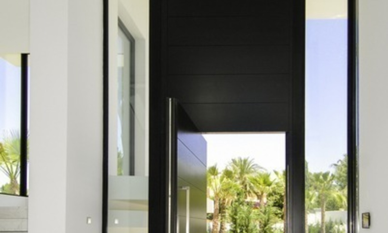 Nueva villa moderna de playa en venta en Marbella 9
