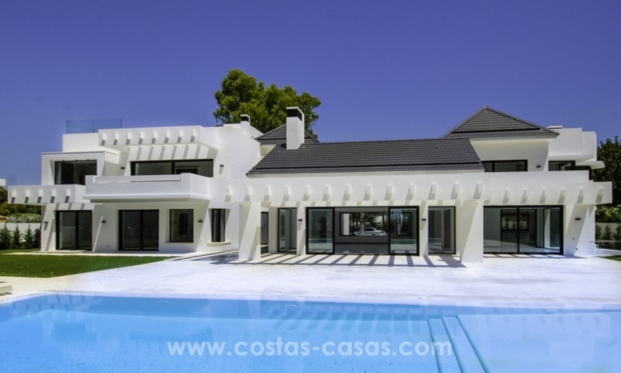 Nueva villa moderna de playa en venta en Marbella 1