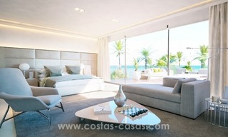 Villa de nueva construcción contemporánea en primera línea de playa en venta en la Nueva Milla de Oro, Marbella - Estepona 12