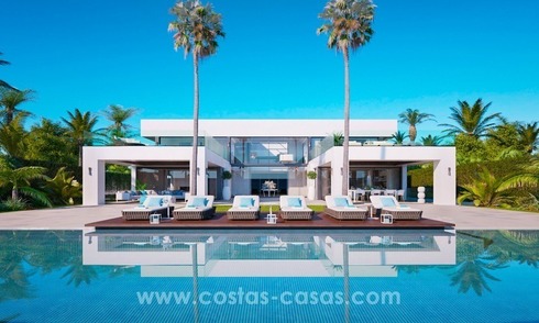 Villa de nueva construcción contemporánea en primera línea de playa en venta en la Nueva Milla de Oro, Marbella - Estepona