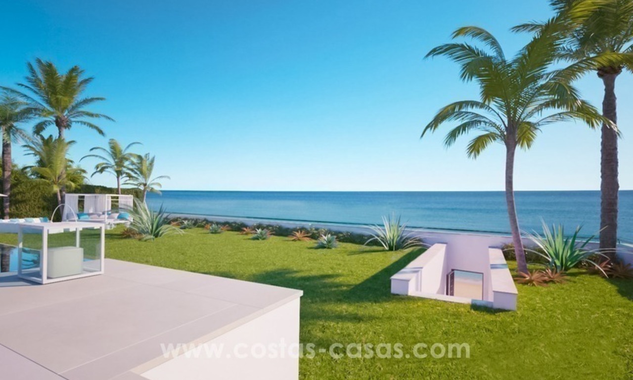 Villa de nueva construcción contemporánea en primera línea de playa en venta en la Nueva Milla de Oro, Marbella - Estepona 10