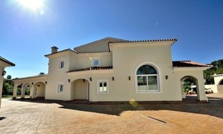 Excelente villa en Segunda línea de playa en Guadalmina Baja, Marbella 5