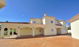 Excelente villa en Segunda línea de playa en Guadalmina Baja, Marbella 7