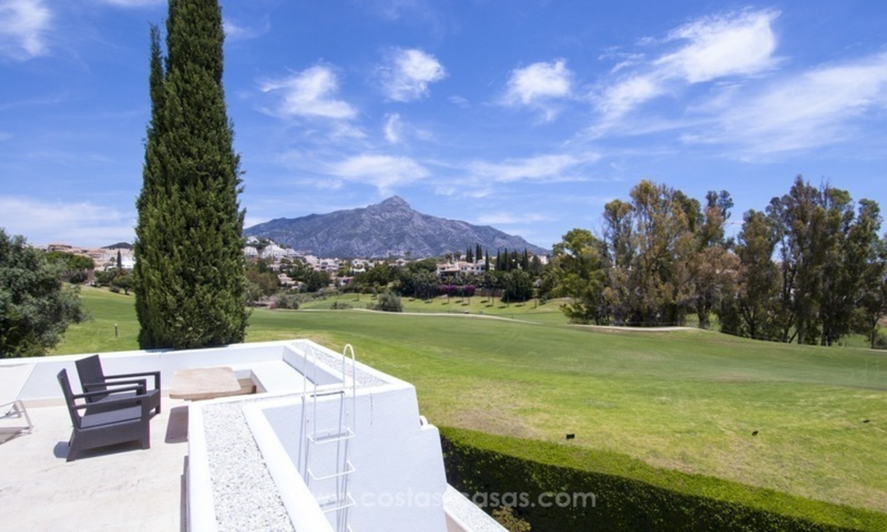 Villa de Diseño en primera línea de golf en Nueva andalucía - Marbella 8