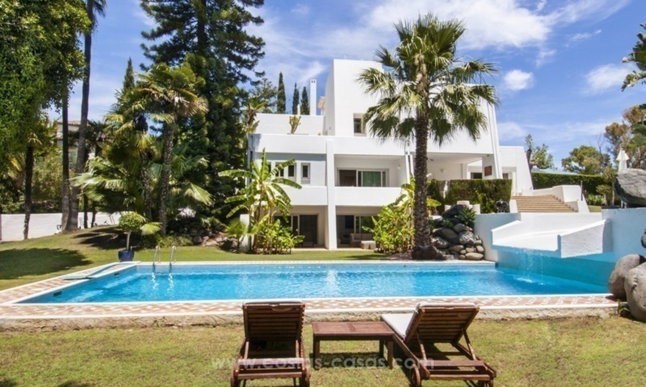 Villa de Diseño en primera línea de golf en Nueva andalucía - Marbella 2