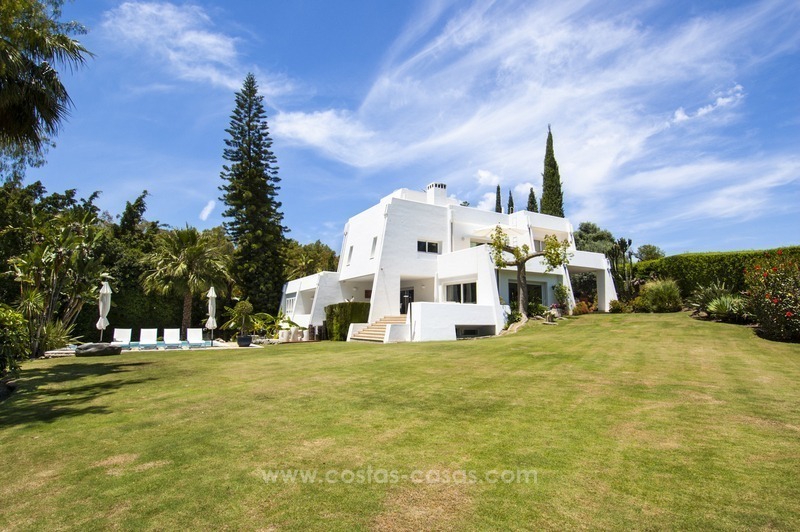 Villa de Diseño en primera línea de golf en Nueva andalucía - Marbella 