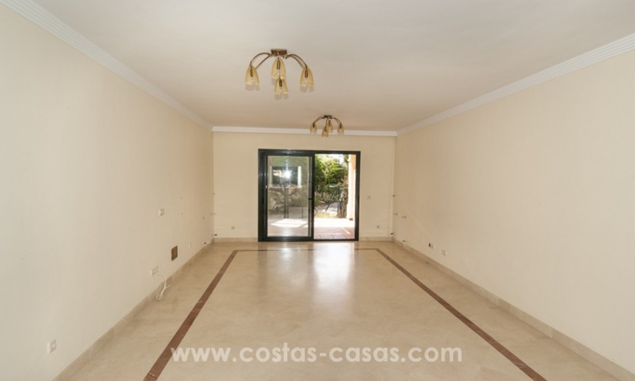 Oportunidad. Apartamento en venta en Nueva Andalucía, a poca distancia de todos los servicios y Puerto Banús en Marbella 5