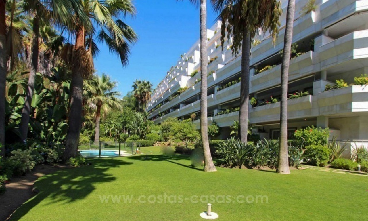 Oportunidad: En venta en Gran Marbella: Fantástico apartamento en primera línea de mar 1