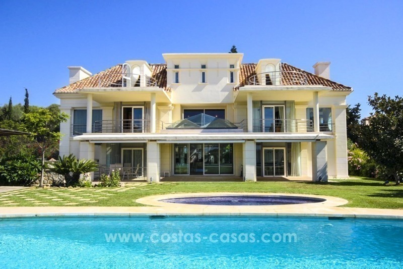 Villa en venta cerca de la playa - Marbella Este - Costa del Sol