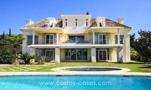 Villa en venta cerca de la playa - Marbella Este - Costa del Sol 