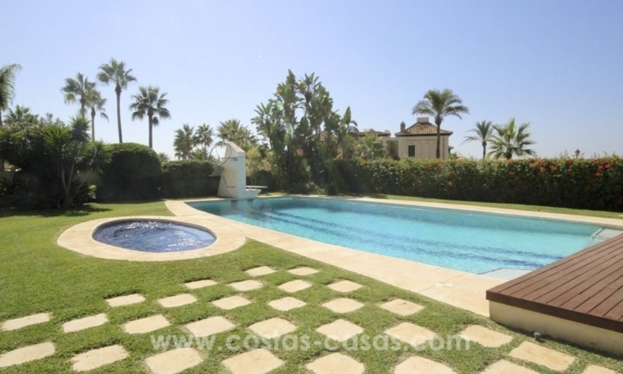 Villa en venta cerca de la playa - Marbella Este - Costa del Sol 2