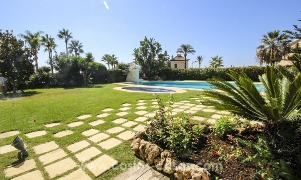 Villa en venta cerca de la playa - Marbella Este - Costa del Sol 1