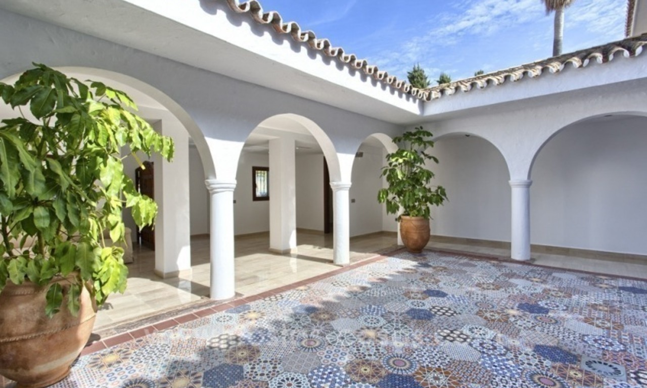 Villa de estilo andaluz moderno en venta en Nueva Andalucía, Marbella 7