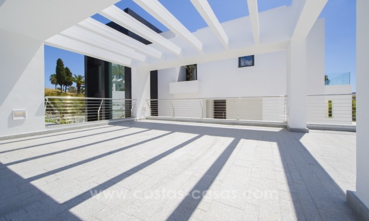 Villa de diseño Recientemente construida en venta en Nueva Andalucía, Marbella 11