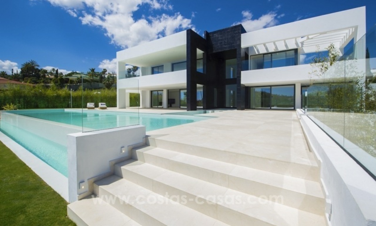 Villa de diseño Recientemente construida en venta en Nueva Andalucía, Marbella 1