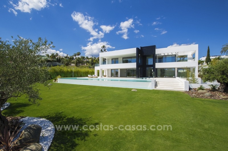 Villa de diseño Recientemente construida en venta en Nueva Andalucía, Marbella