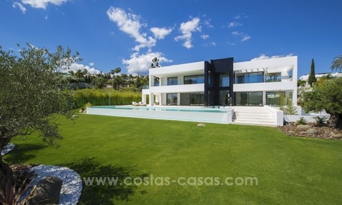 Villa de diseño Recientemente construida en venta en Nueva Andalucía, Marbella 