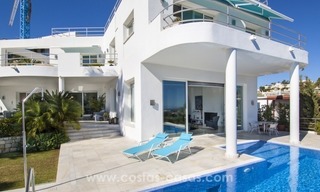 Villa de estilo contemporáneo con vistas al mar en el golf a la venta, zona exclusiva de Nueva Andalucía - Marbella 3