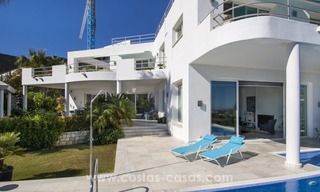 Villa de estilo contemporáneo con vistas al mar en el golf a la venta, zona exclusiva de Nueva Andalucía - Marbella 4
