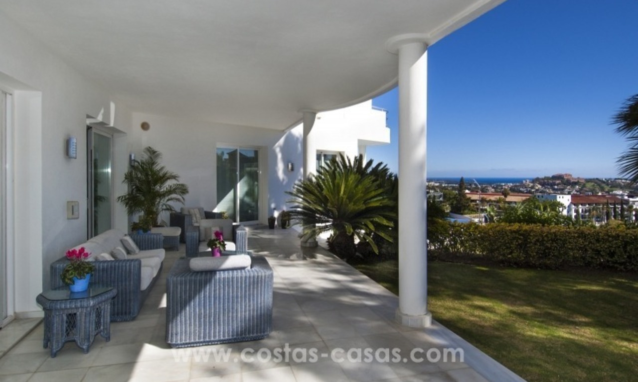 Villa de estilo contemporáneo con vistas al mar en el golf a la venta, zona exclusiva de Nueva Andalucía - Marbella 8