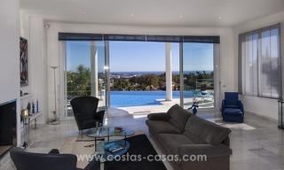 Villa de estilo contemporáneo con vistas al mar en el golf a la venta, zona exclusiva de Nueva Andalucía - Marbella 11