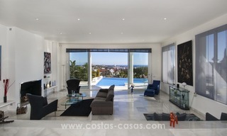 Villa de estilo contemporáneo con vistas al mar en el golf a la venta, zona exclusiva de Nueva Andalucía - Marbella 13