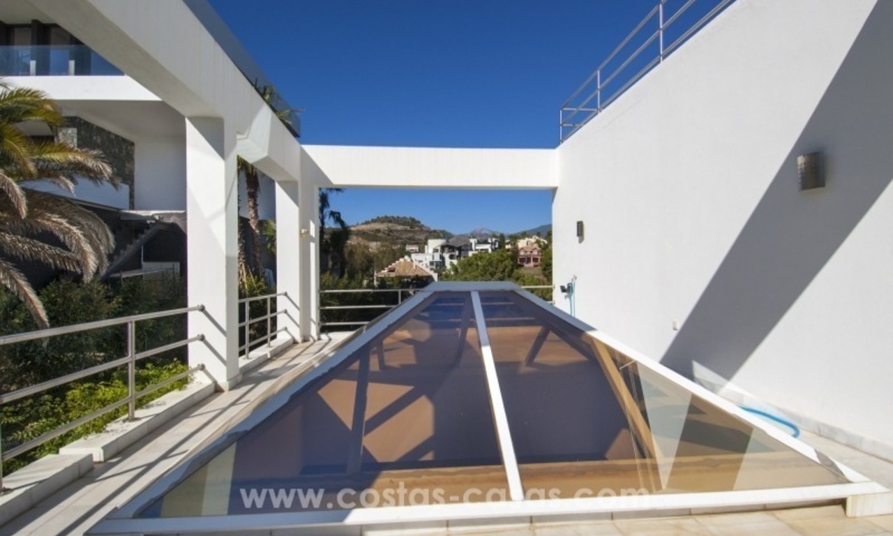 Villa de estilo contemporáneo con vistas al mar en el golf a la venta, zona exclusiva de Nueva Andalucía - Marbella 25