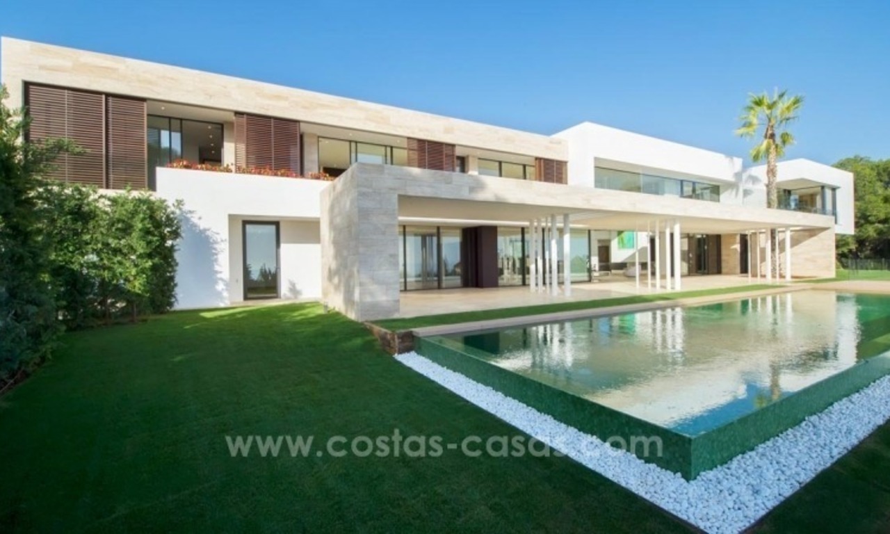 Villa contemporánea de nueva construcción a la venta en la Milla de Oro, Sierra Blanca, Marbella 1