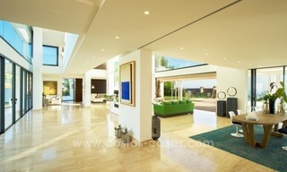 Villa contemporánea de nueva construcción a la venta en la Milla de Oro, Sierra Blanca, Marbella 9