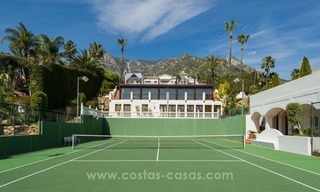 En venta en Marbella: Magnífica villa con villa de invitados y pista de tenis 5