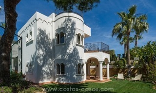 En venta en Marbella: Magnífica villa con villa de invitados y pista de tenis 4