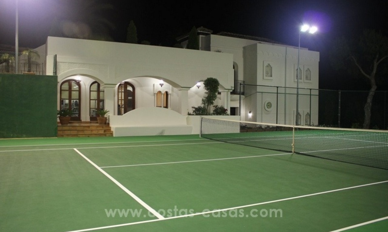 En venta en Marbella: Magnífica villa con villa de invitados y pista de tenis 7