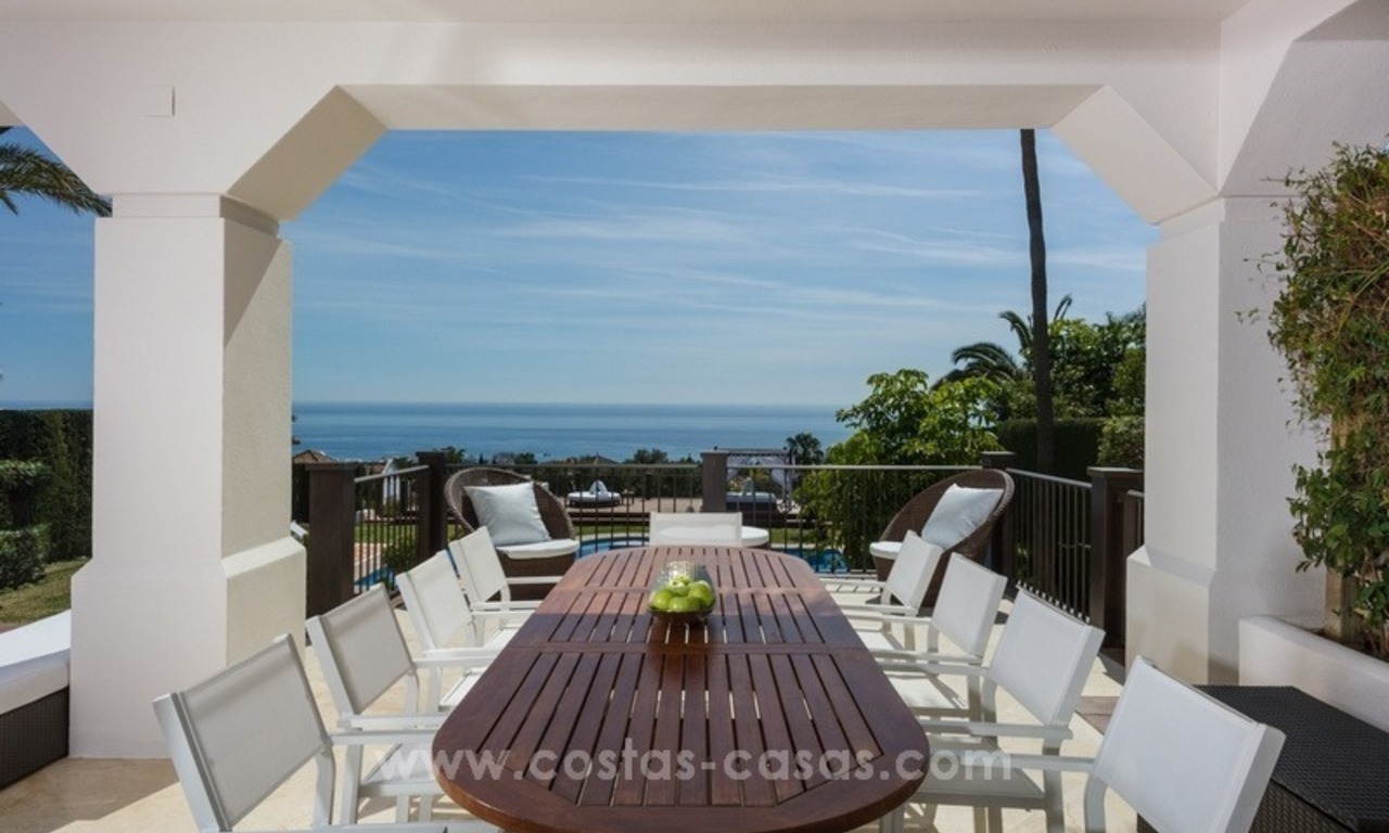 En venta en Marbella: Magnífica villa con villa de invitados y pista de tenis 20