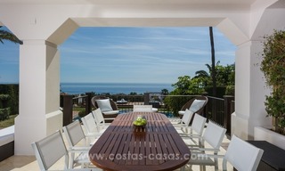 En venta en Marbella: Magnífica villa con villa de invitados y pista de tenis 20