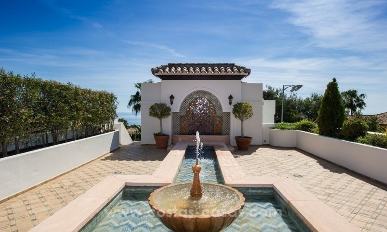 En venta en Marbella: Magnífica villa con villa de invitados y pista de tenis 9