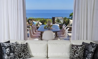 En venta en Marbella: Magnífica villa con villa de invitados y pista de tenis 24