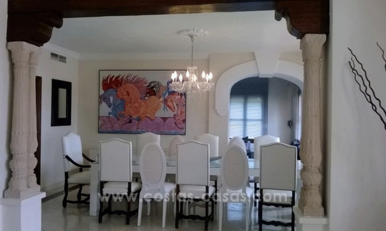 En venta en Marbella: Magnífica villa con villa de invitados y pista de tenis 30