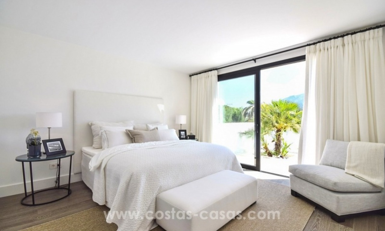 Villa en primera línea de golf reformada en venta en Los Naranjos Golf, Nueva Andalucía, Marbella 12