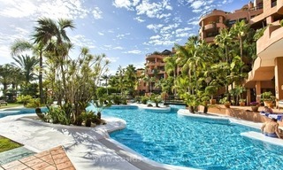 Apartamento en venta con vistas al mar en el ala privada del hotel Kempinski, Estepona - Marbella 1