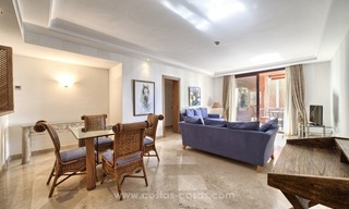 Apartamento en venta con vistas al mar en el ala privada del hotel Kempinski, Estepona - Marbella 11