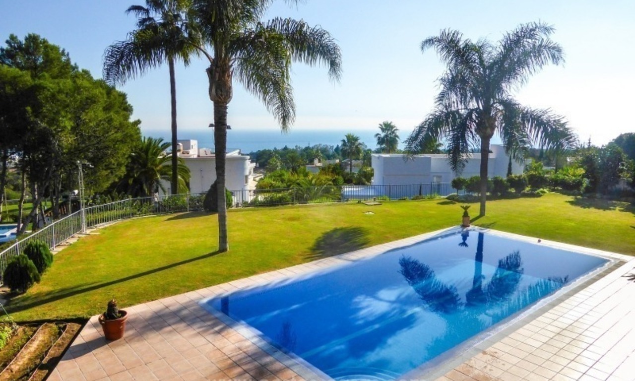 Fabulosa villa con vistas al mar en venta en Altos Reales, Milla de Oro, Marbella 3