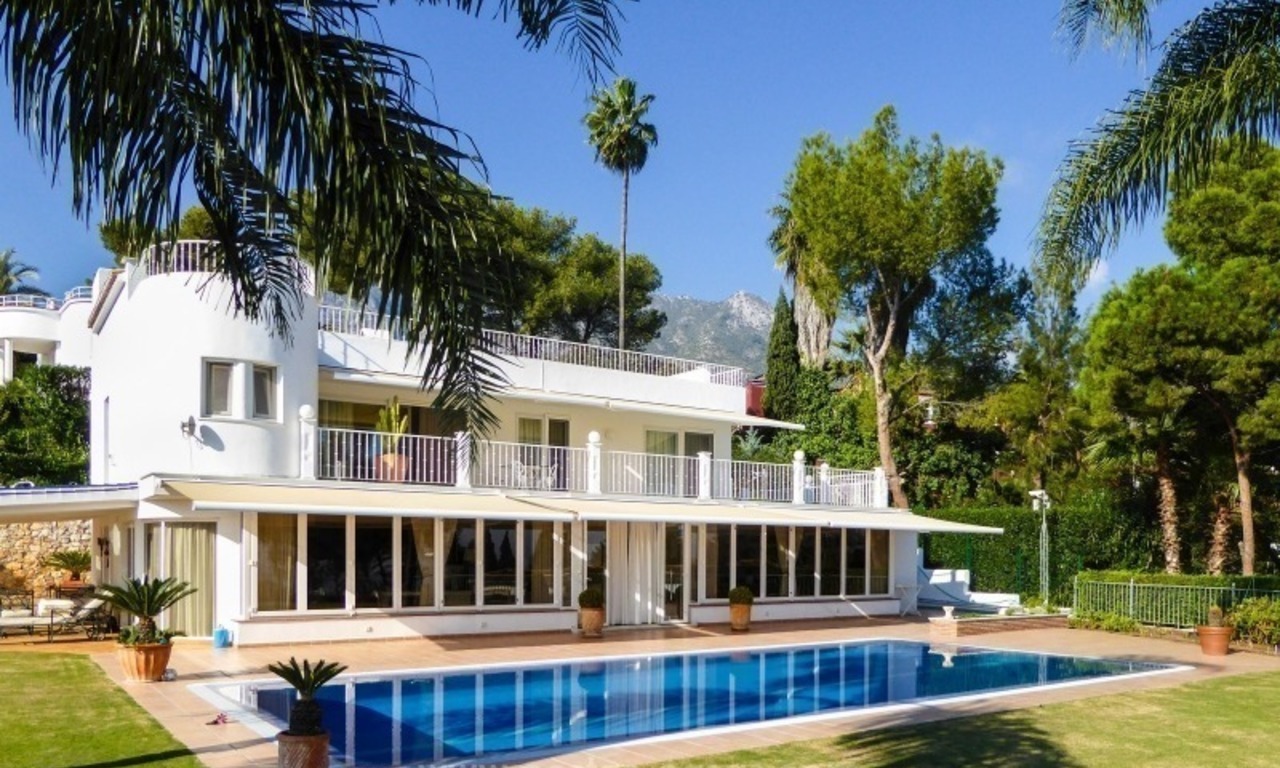 Fabulosa villa con vistas al mar en venta en Altos Reales, Milla de Oro, Marbella 4