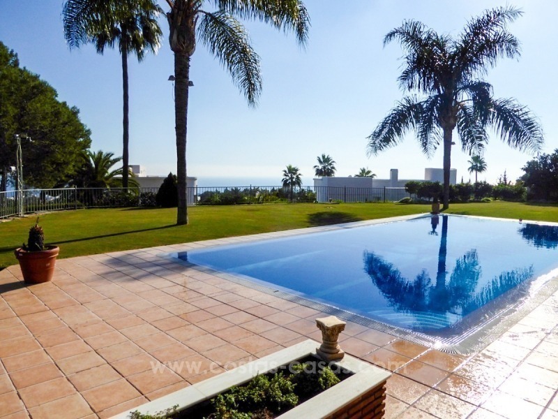 Fabulosa villa con vistas al mar en venta en Altos Reales, Milla de Oro, Marbella